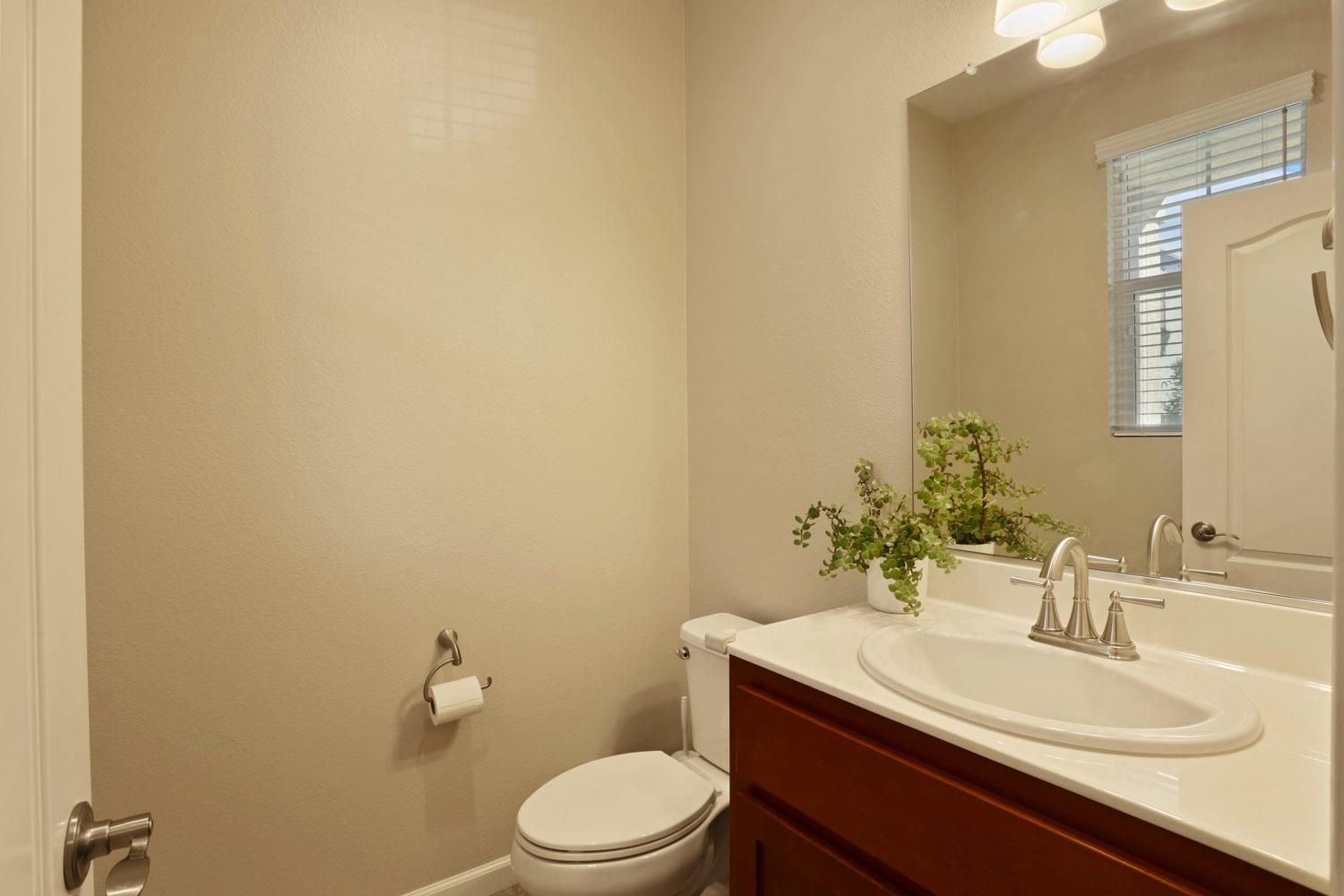 Detail Gallery Image 7 of 39 For 2242 Province Pl, Hughson,  CA 95326 - 3 Beds | 2/1 Baths