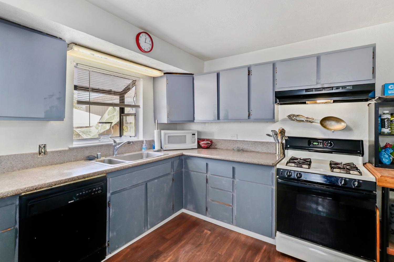 Detail Gallery Image 9 of 45 For 1013 Frienza Ave, Sacramento,  CA 95815 - 3 Beds | 1 Baths