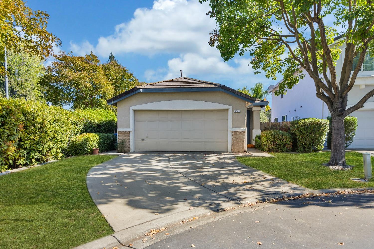 Detail Gallery Image 1 of 29 For 8741 Weeping Birch Ln, Elk Grove,  CA 95758 - 2 Beds | 2 Baths