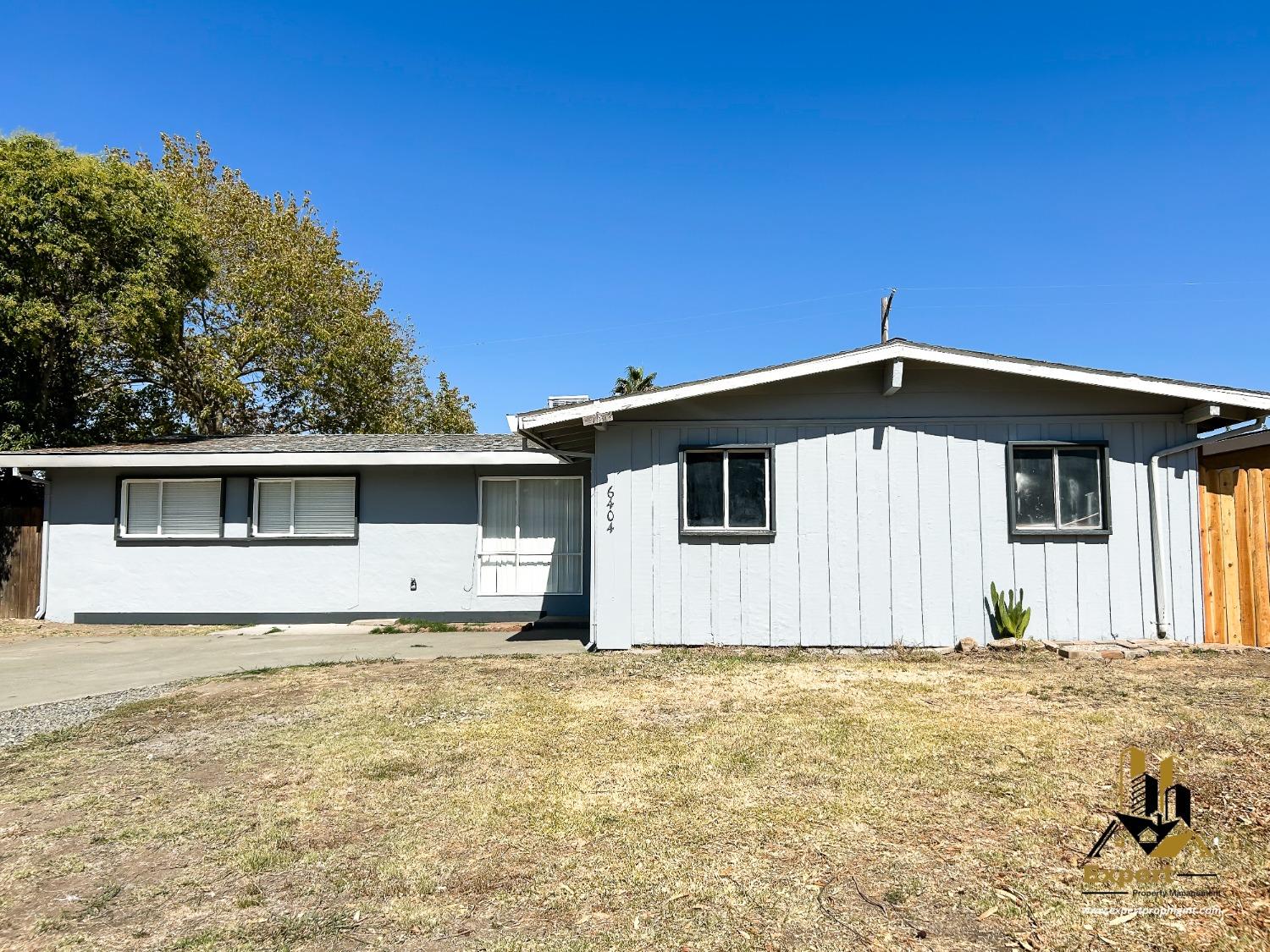 Detail Gallery Image 1 of 13 For 6404 Stoneman Dr, North Highlands,  CA 95660 - 4 Beds | 2 Baths