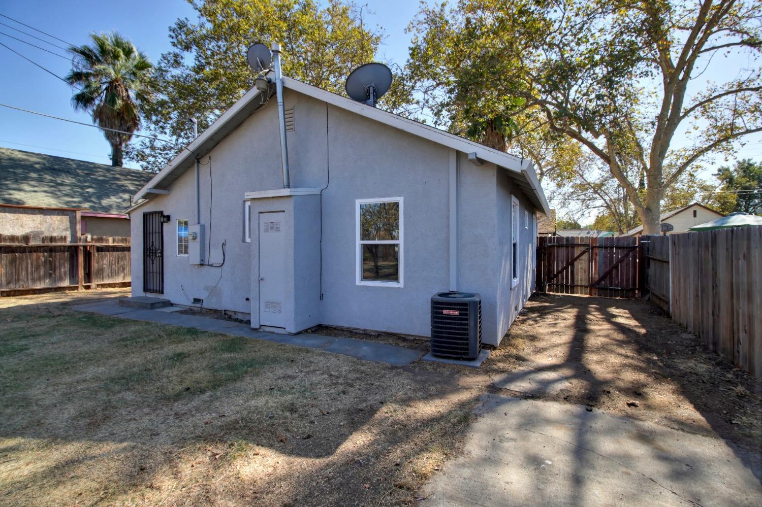 Detail Gallery Image 33 of 38 For 845 Price Ct, Sacramento,  CA 95815 - 2 Beds | 1 Baths