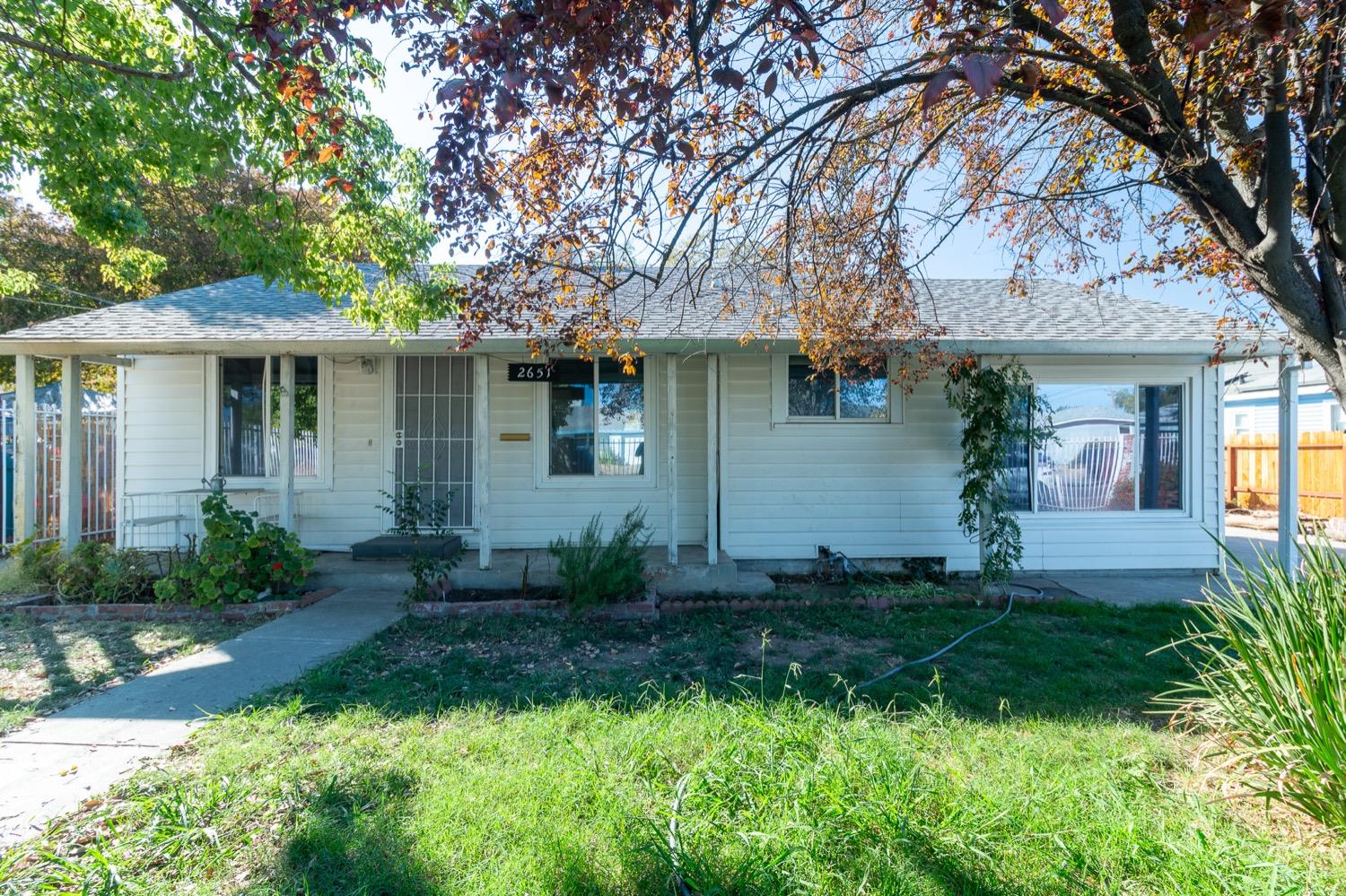 Detail Gallery Image 1 of 19 For 2651 Norwood Ave, Sacramento,  CA 95815 - 2 Beds | 1 Baths