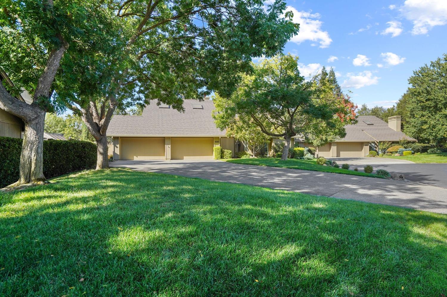 Detail Gallery Image 1 of 59 For 11375 Huntington Village Ln, Gold River,  CA 95670 - 4 Beds | 2/1 Baths