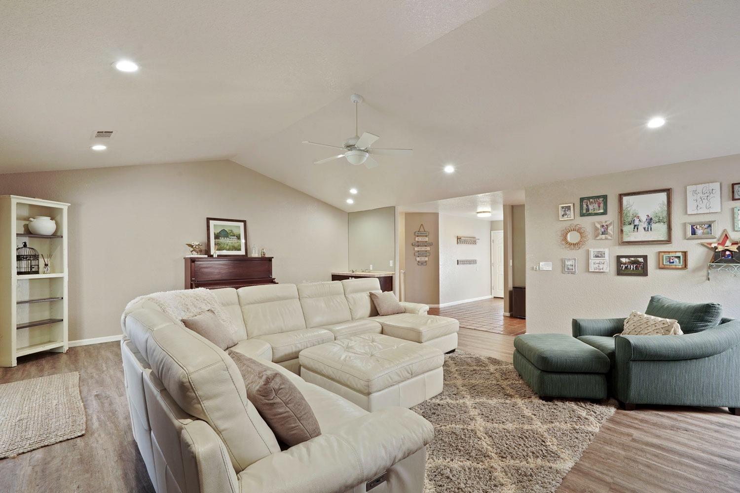 Detail Gallery Image 18 of 46 For 557 Yellowstone St, Woodbridge,  CA 95258 - 3 Beds | 2 Baths