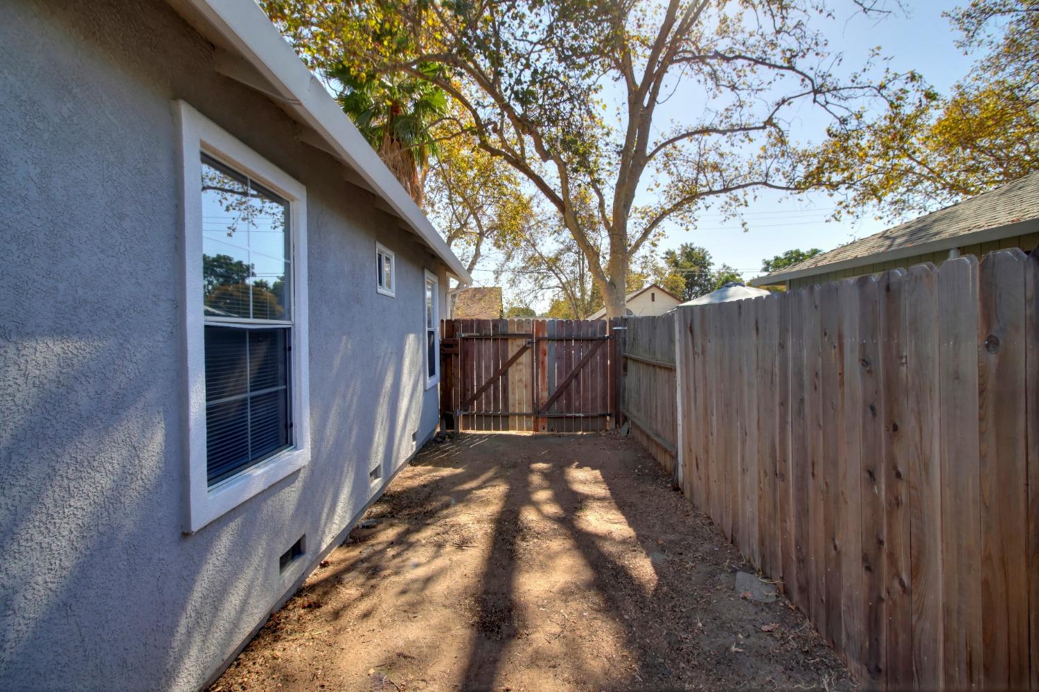 Detail Gallery Image 34 of 38 For 845 Price Ct, Sacramento,  CA 95815 - 2 Beds | 1 Baths