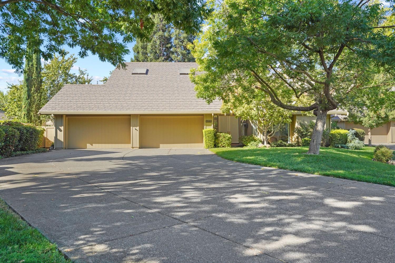 Detail Gallery Image 2 of 59 For 11375 Huntington Village Ln, Gold River,  CA 95670 - 4 Beds | 2/1 Baths