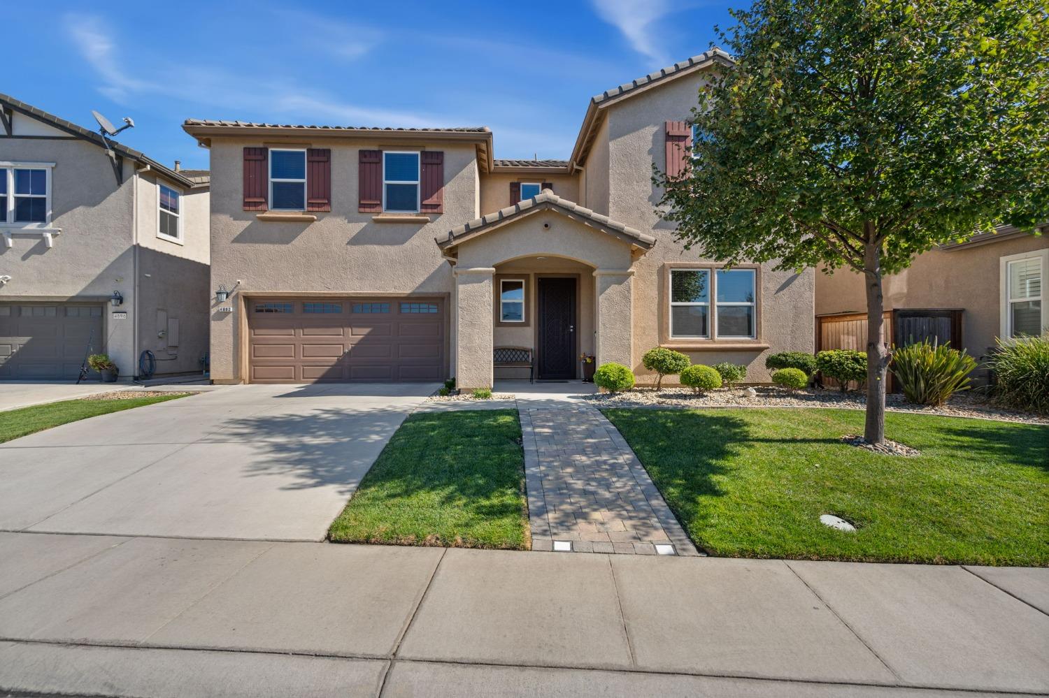 Detail Gallery Image 1 of 39 For 4892 Tusk Way, Elk Grove,  CA 95757 - 5 Beds | 3/1 Baths