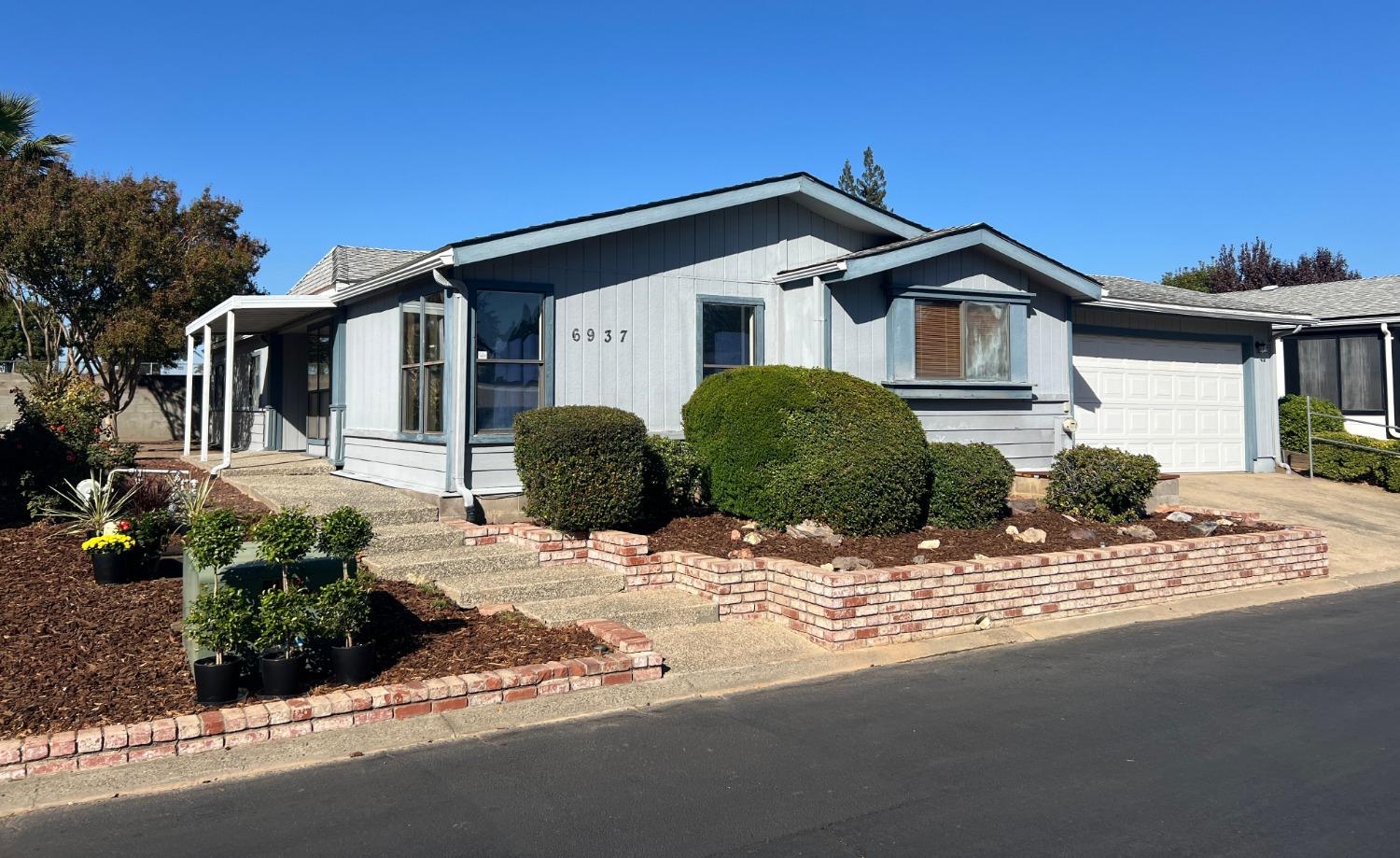 Detail Gallery Image 1 of 19 For 6937 Radiance Cir, Citrus Heights,  CA 95621 - 3 Beds | 2 Baths