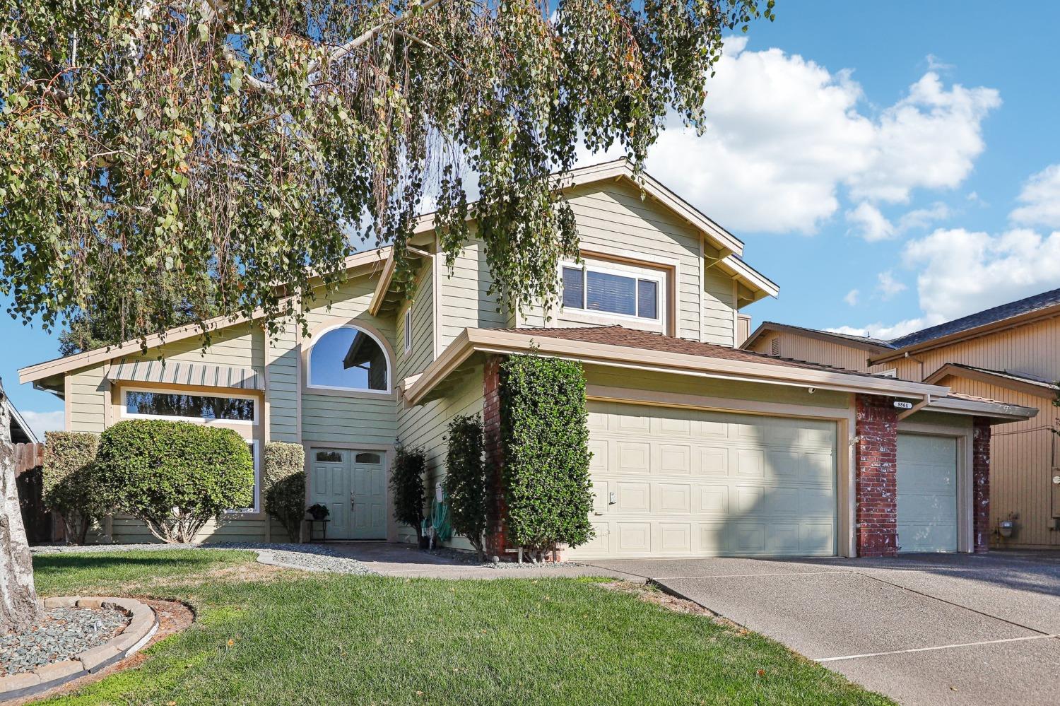 Detail Gallery Image 1 of 41 For 8864 Inisheer Way, Sacramento,  CA 95828 - 4 Beds | 3 Baths