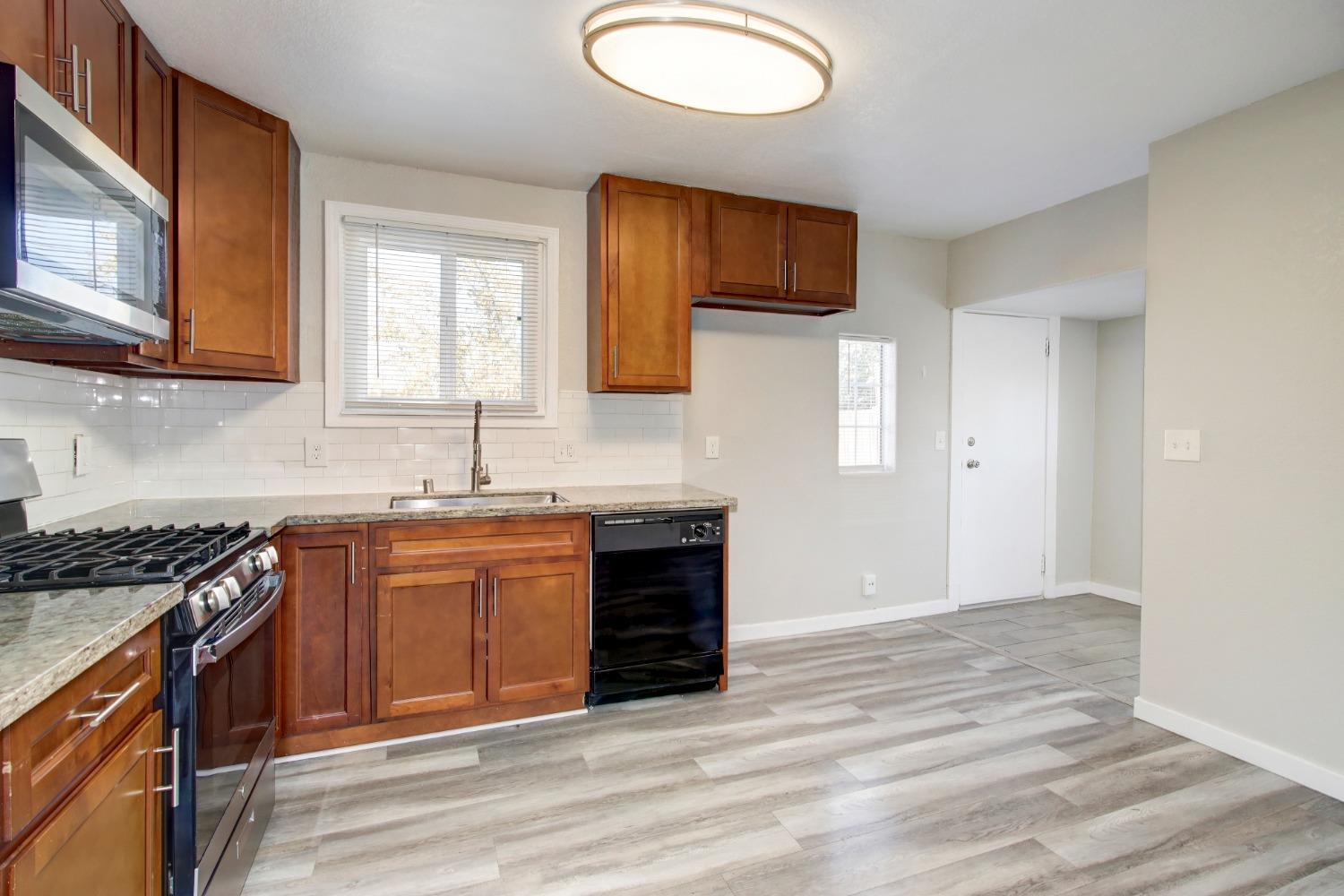 Detail Gallery Image 12 of 38 For 845 Price Ct, Sacramento,  CA 95815 - 2 Beds | 1 Baths