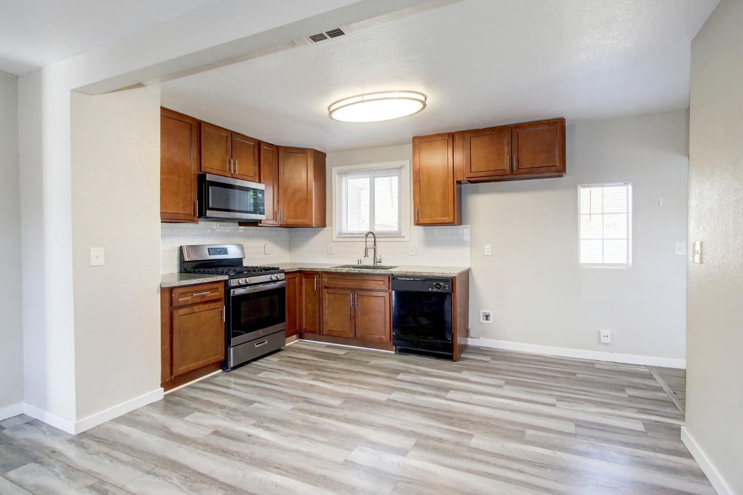 Detail Gallery Image 10 of 38 For 845 Price Ct, Sacramento,  CA 95815 - 2 Beds | 1 Baths