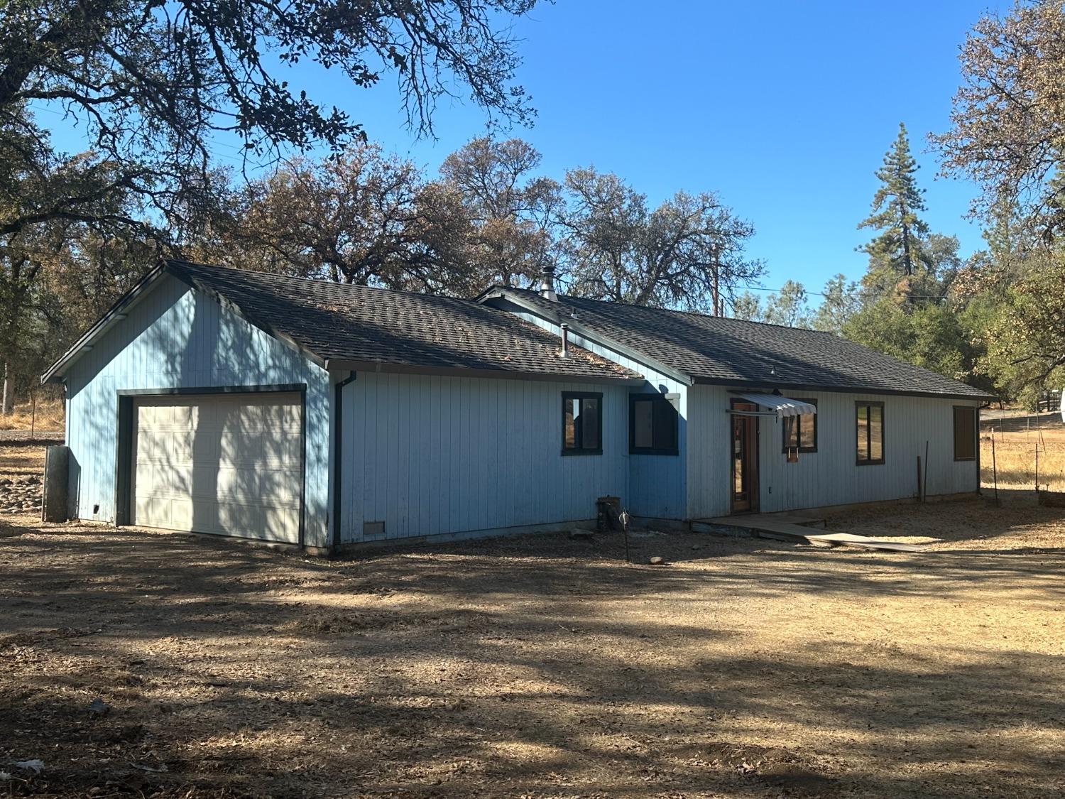 Detail Gallery Image 3 of 28 For 5545 Hollow Oak Ct, Garden Valley,  CA 95633 - 3 Beds | 2 Baths