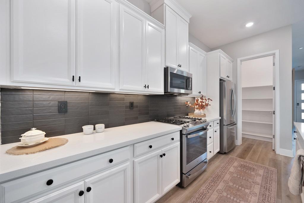 Detail Gallery Image 24 of 87 For 157 Fischbacher St, Sacramento,  CA 95816 - 3 Beds | 2/1 Baths