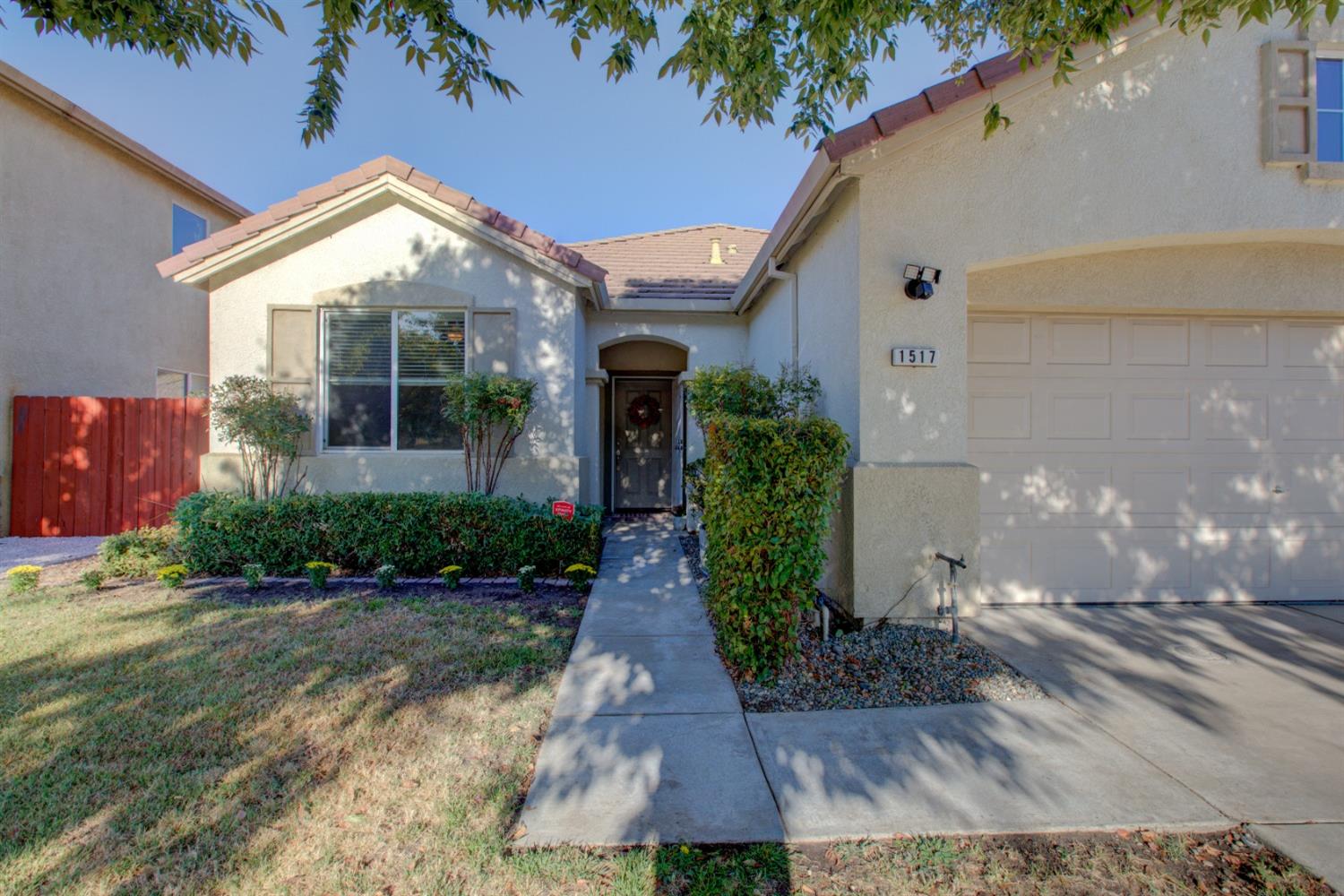 Detail Gallery Image 4 of 55 For 1517 Swallow Tail Ln, Manteca,  CA 95337 - 4 Beds | 2 Baths