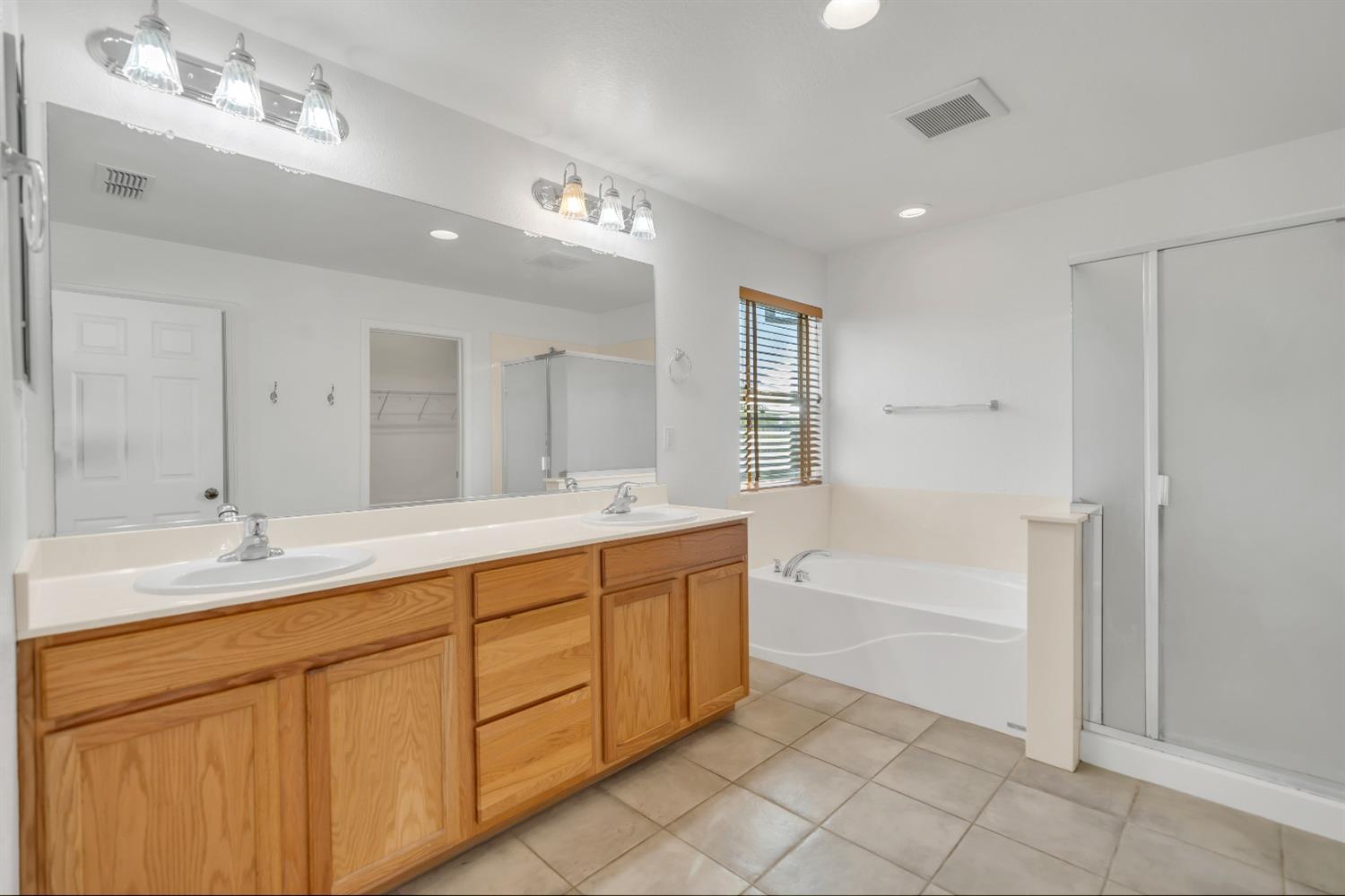 Detail Gallery Image 43 of 60 For 1836 Delouch Dr, Lincoln,  CA 95648 - 4 Beds | 2/1 Baths