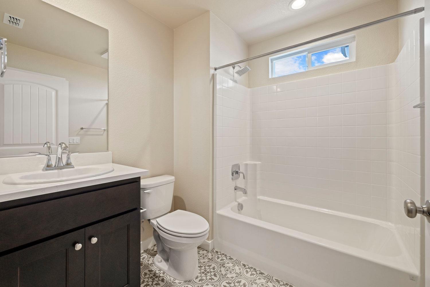 Detail Gallery Image 8 of 11 For 454 Peppercorn Dr, Turlock,  CA 95380 - 2 Beds | 1 Baths