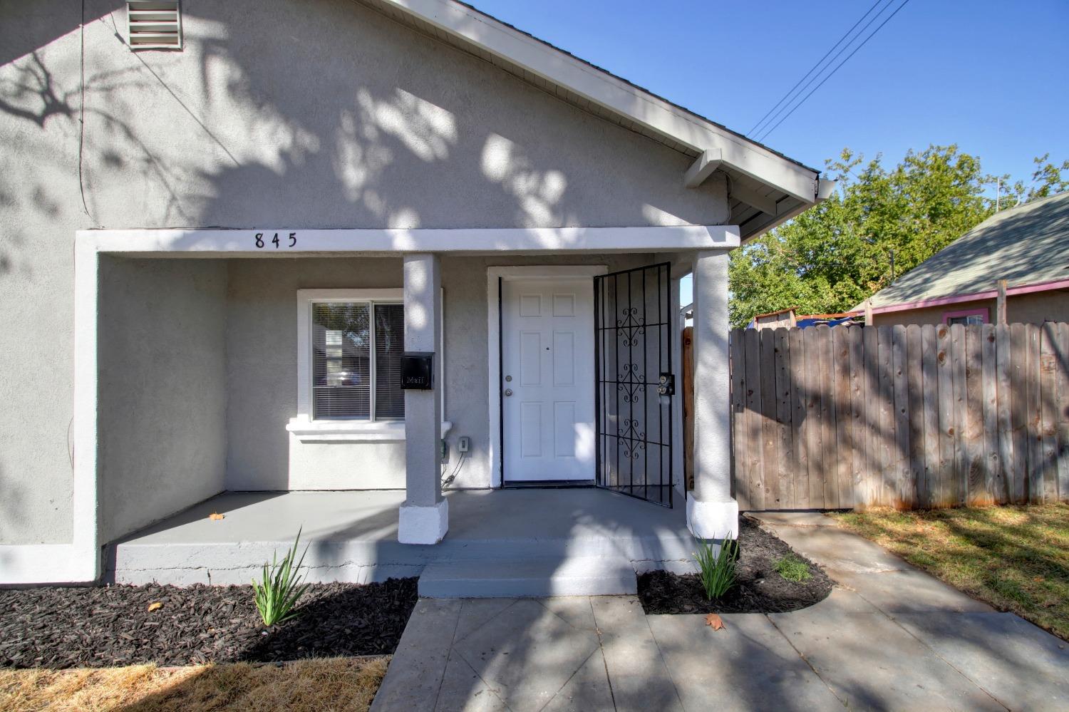 Detail Gallery Image 4 of 38 For 845 Price Ct, Sacramento,  CA 95815 - 2 Beds | 1 Baths