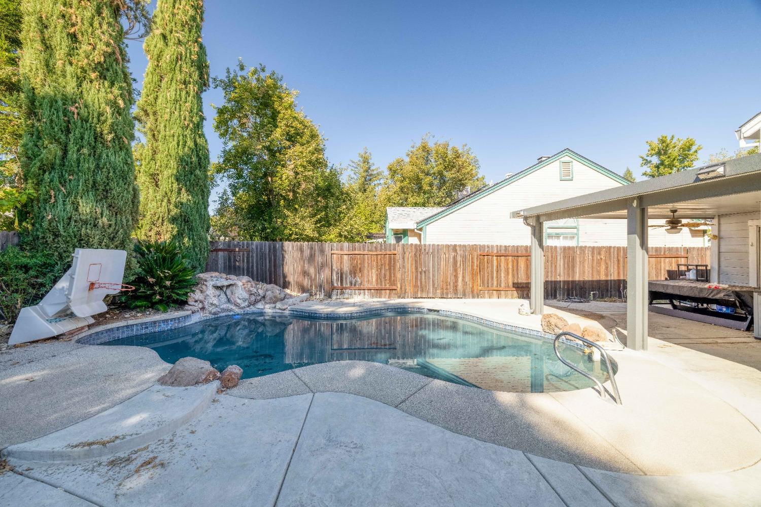 Detail Gallery Image 30 of 34 For 8259 Westport Cir, Sacramento,  CA 95828 - 3 Beds | 2/1 Baths