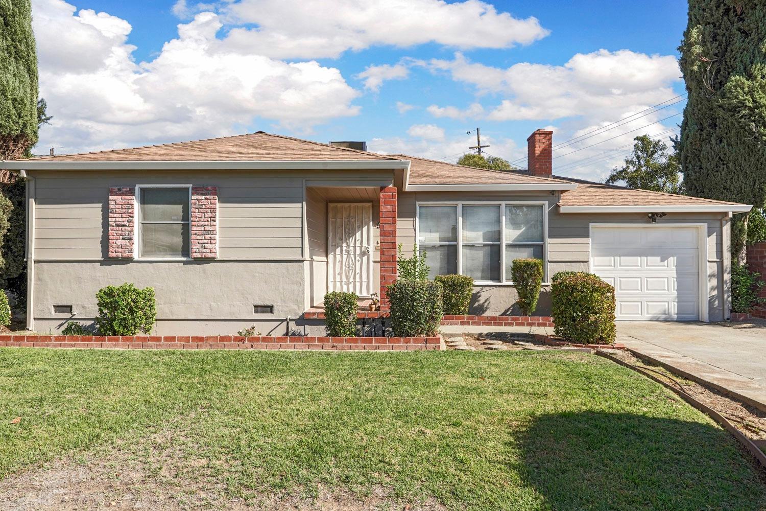 Detail Gallery Image 2 of 36 For 5531 Michael Way, Sacramento,  CA 95822 - 2 Beds | 1 Baths