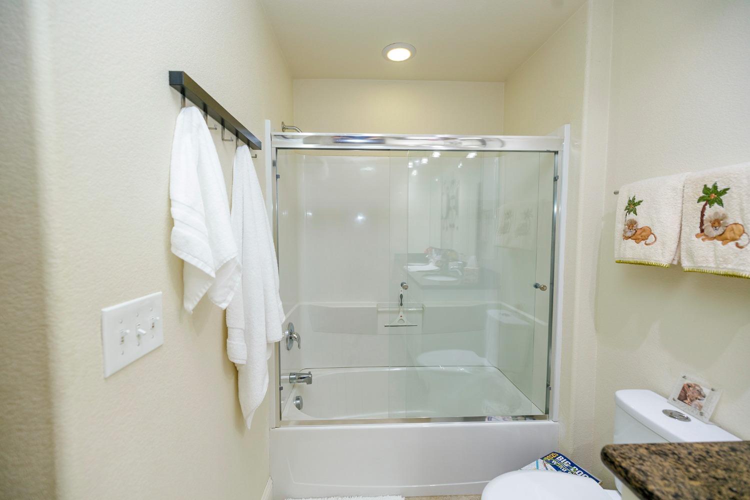 Detail Gallery Image 25 of 49 For 940 E Minnesota Ave, Turlock,  CA 95382 - 3 Beds | 3/1 Baths