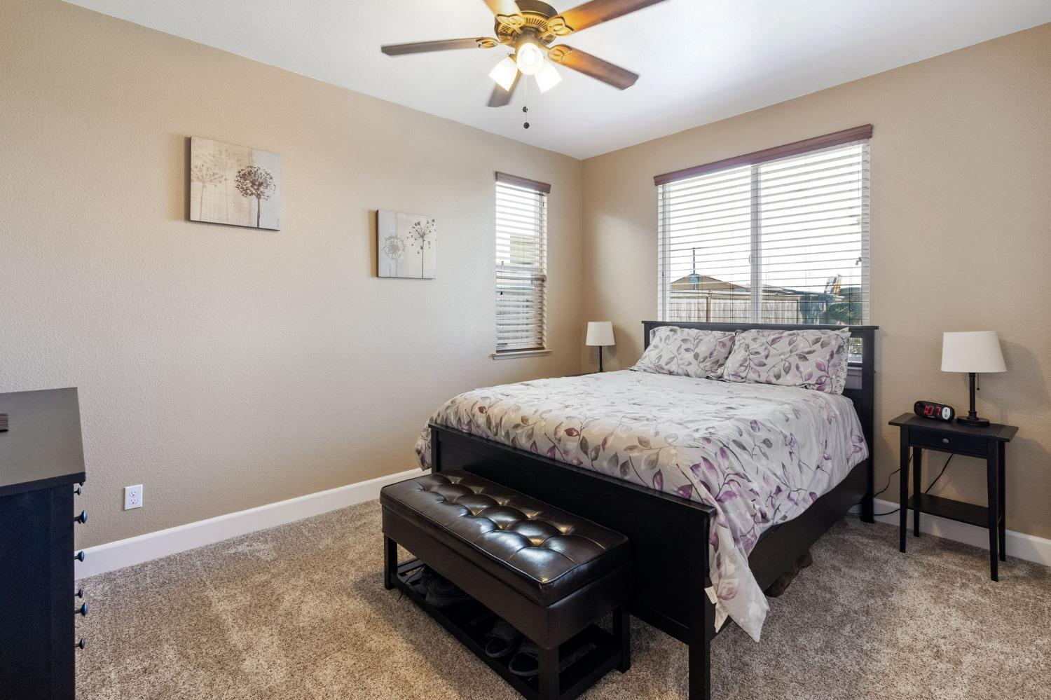 Detail Gallery Image 12 of 39 For 4892 Tusk Way, Elk Grove,  CA 95757 - 5 Beds | 3/1 Baths