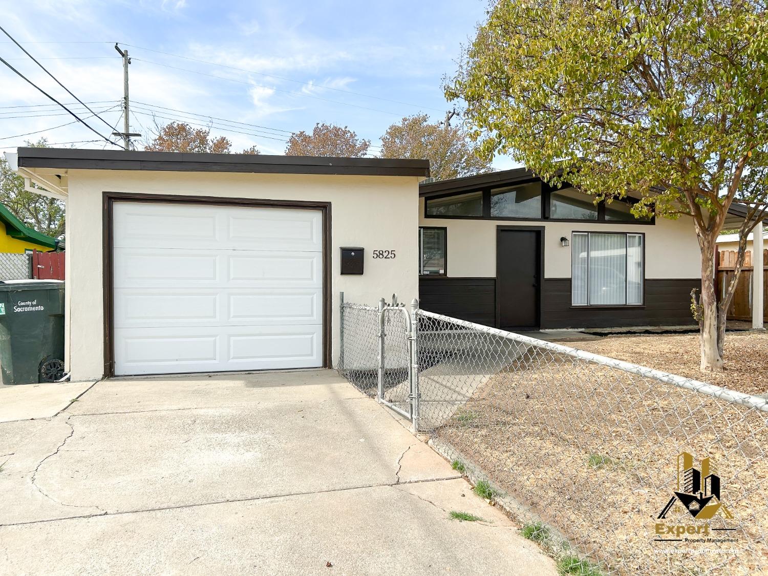 Detail Gallery Image 1 of 10 For 5825 El Campo Way, North Highlands,  CA 95660 - 3 Beds | 1 Baths