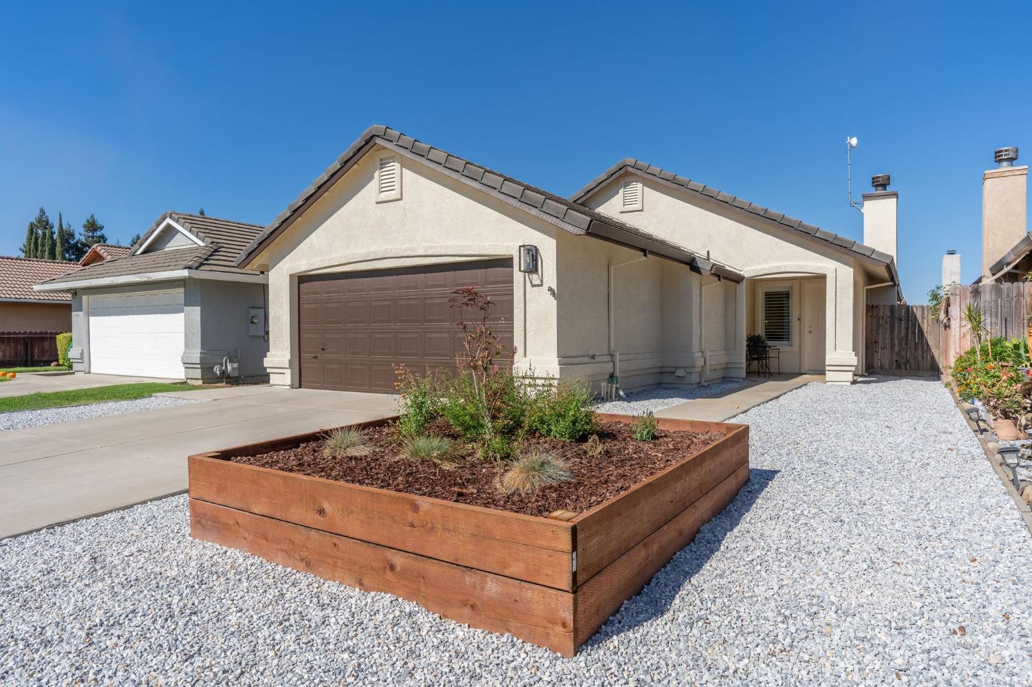 Detail Gallery Image 1 of 27 For 1110 San Miguel St, Escalon,  CA 95320 - 4 Beds | 2 Baths