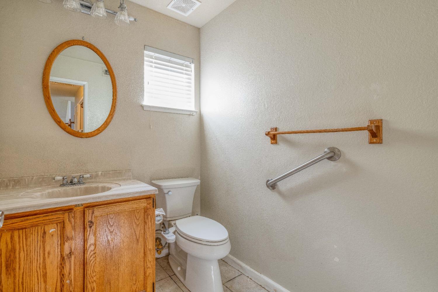 Detail Gallery Image 8 of 34 For 8259 Westport Cir, Sacramento,  CA 95828 - 3 Beds | 2/1 Baths