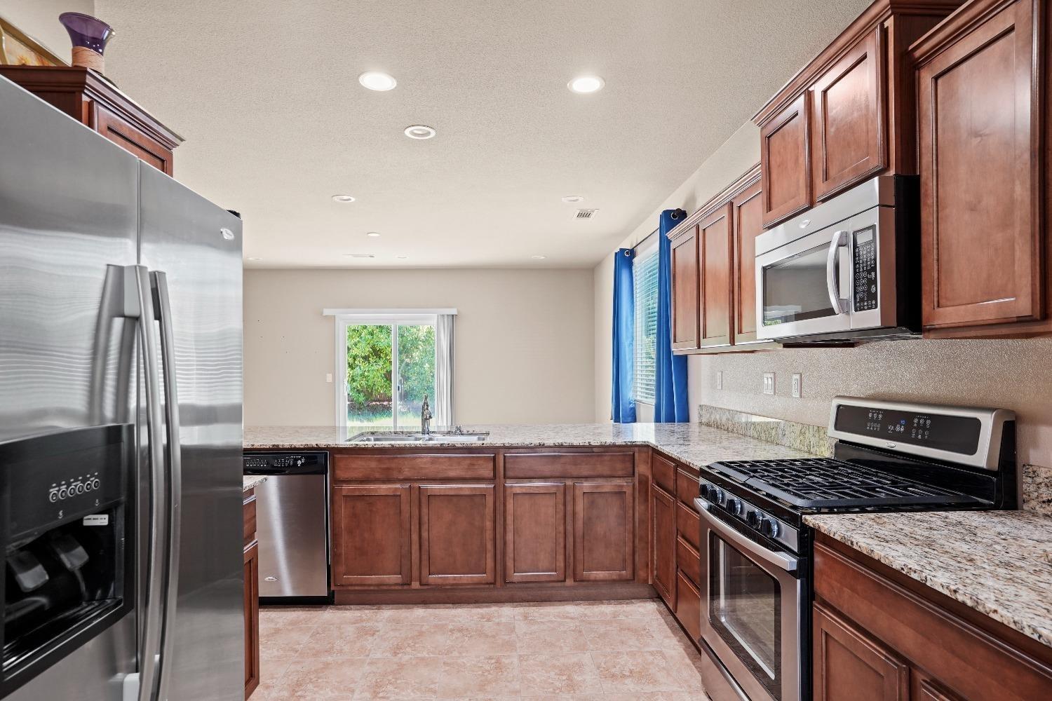 Detail Gallery Image 12 of 23 For 3057 Morley Ln, Roseville,  CA 95747 - 3 Beds | 2 Baths