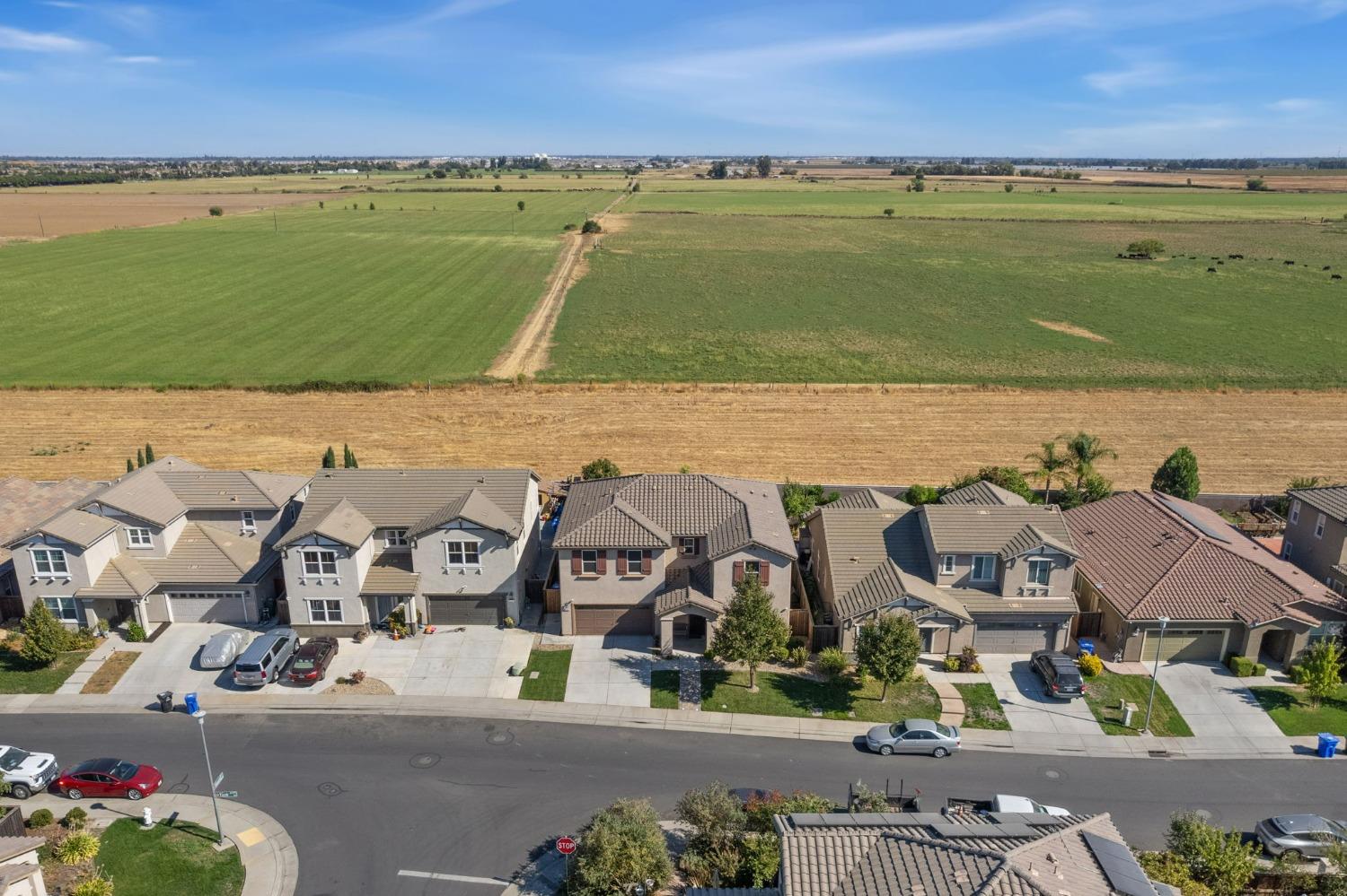 Detail Gallery Image 35 of 39 For 4892 Tusk Way, Elk Grove,  CA 95757 - 5 Beds | 3/1 Baths