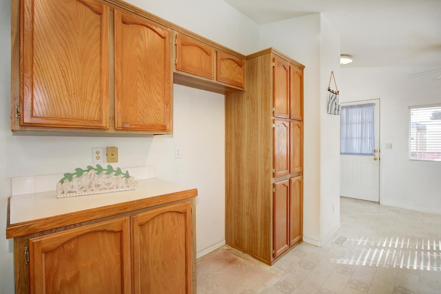 Detail Gallery Image 19 of 74 For 161 Skybrook Ln, Sacramento,  CA 95828 - 3 Beds | 2 Baths