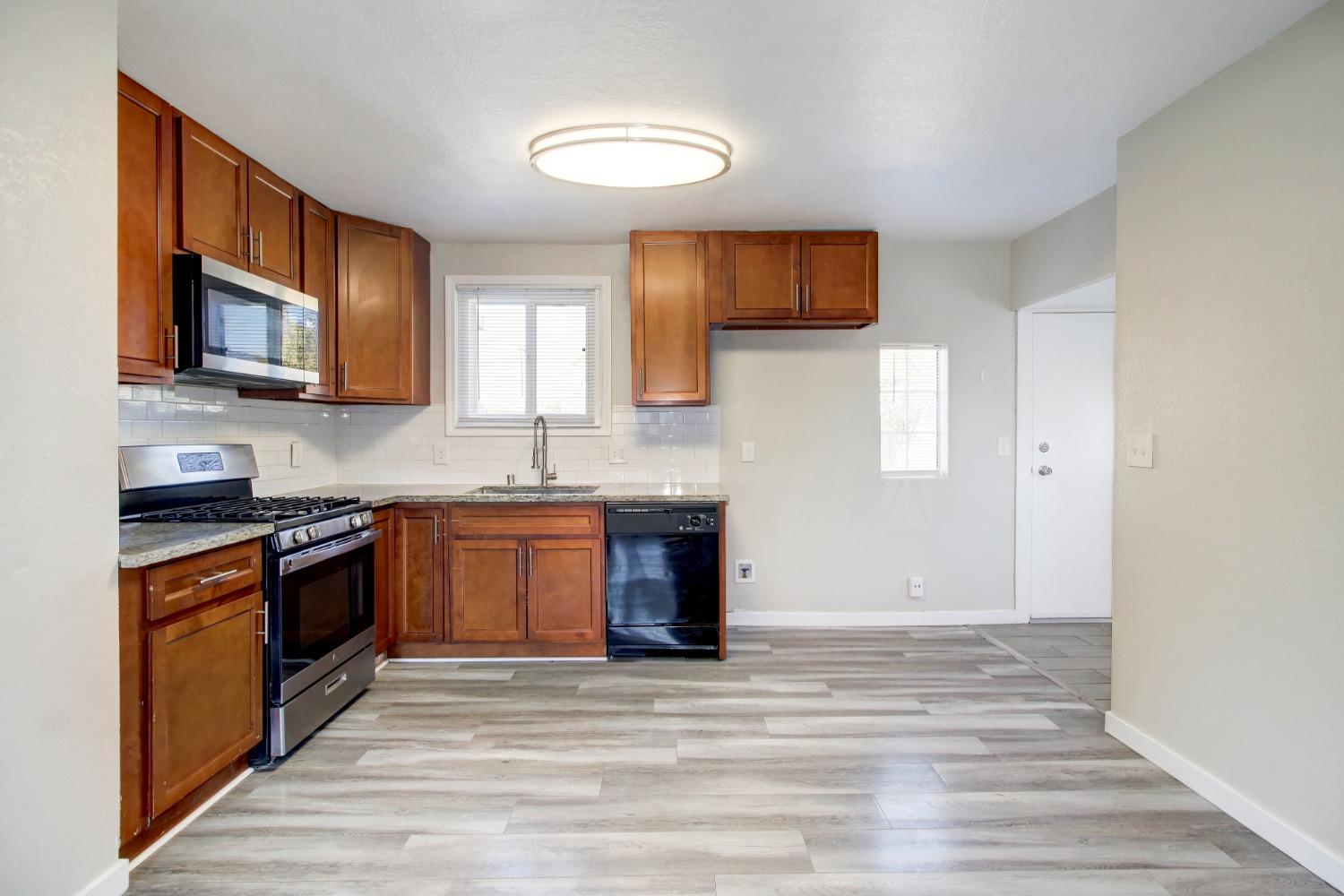 Detail Gallery Image 11 of 38 For 845 Price Ct, Sacramento,  CA 95815 - 2 Beds | 1 Baths