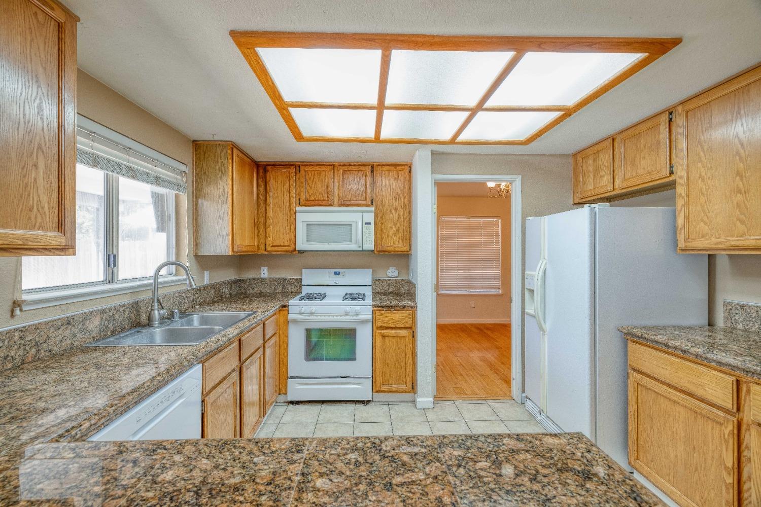 Detail Gallery Image 13 of 34 For 8259 Westport Cir, Sacramento,  CA 95828 - 3 Beds | 2/1 Baths