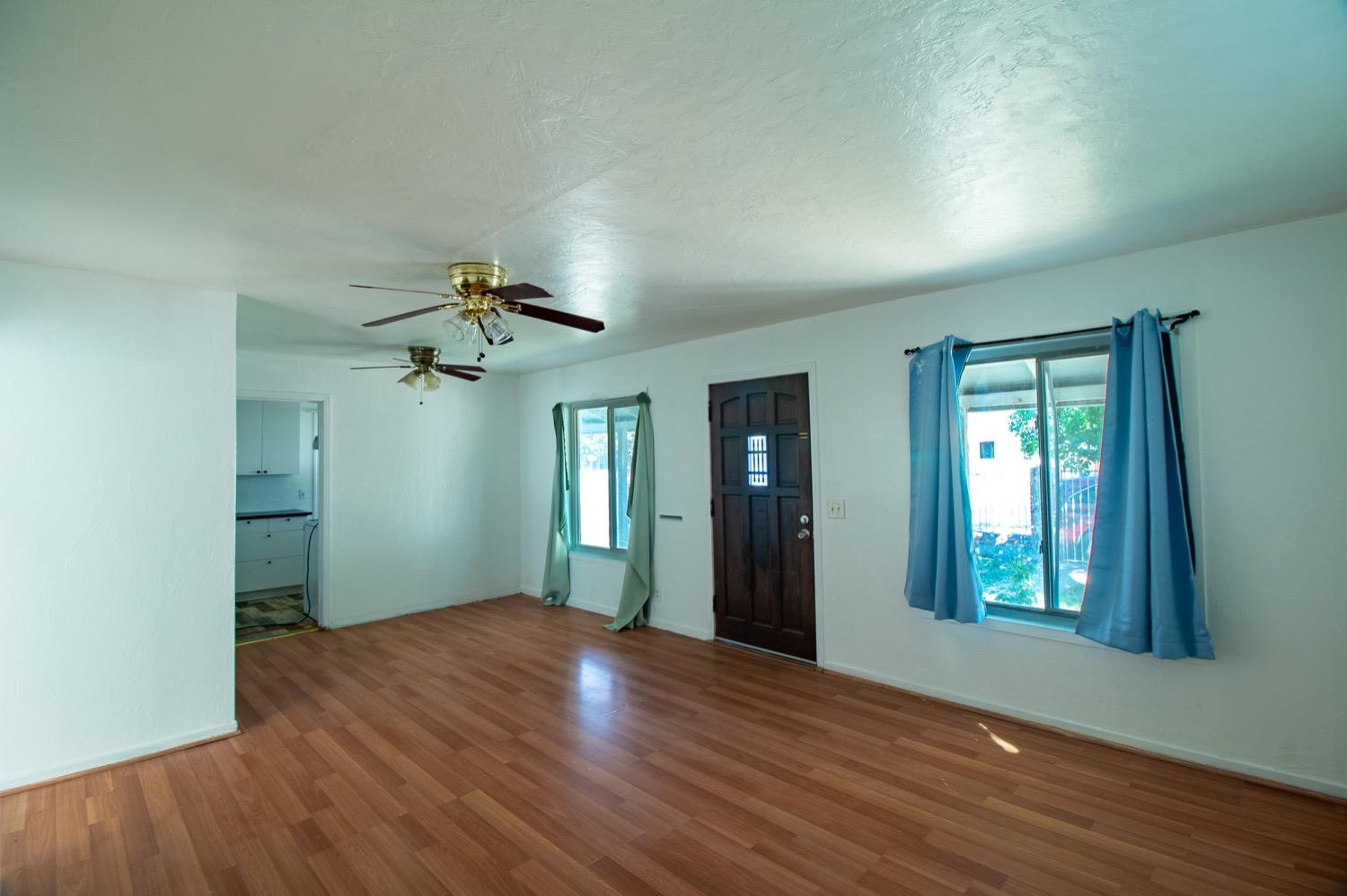 Detail Gallery Image 7 of 19 For 2651 Norwood Ave, Sacramento,  CA 95815 - 2 Beds | 1 Baths