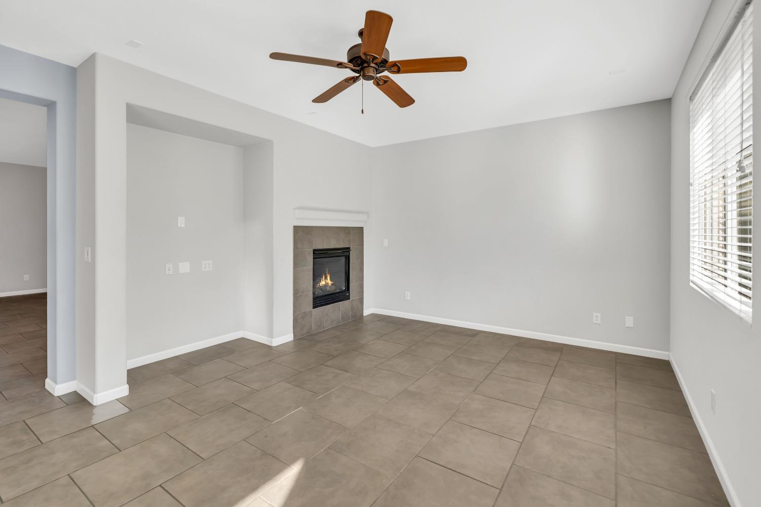 Detail Gallery Image 13 of 60 For 1836 Delouch Dr, Lincoln,  CA 95648 - 4 Beds | 2/1 Baths