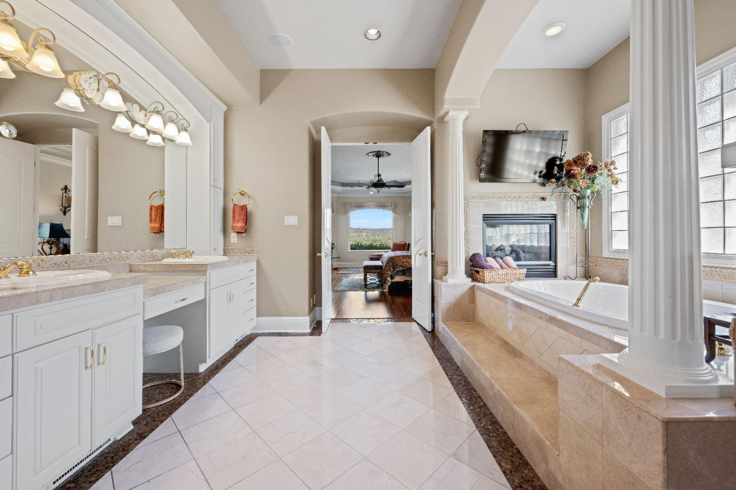 Detail Gallery Image 32 of 69 For 5531 Sur Mer Dr, El Dorado Hills,  CA 95762 - 4 Beds | 3/1 Baths