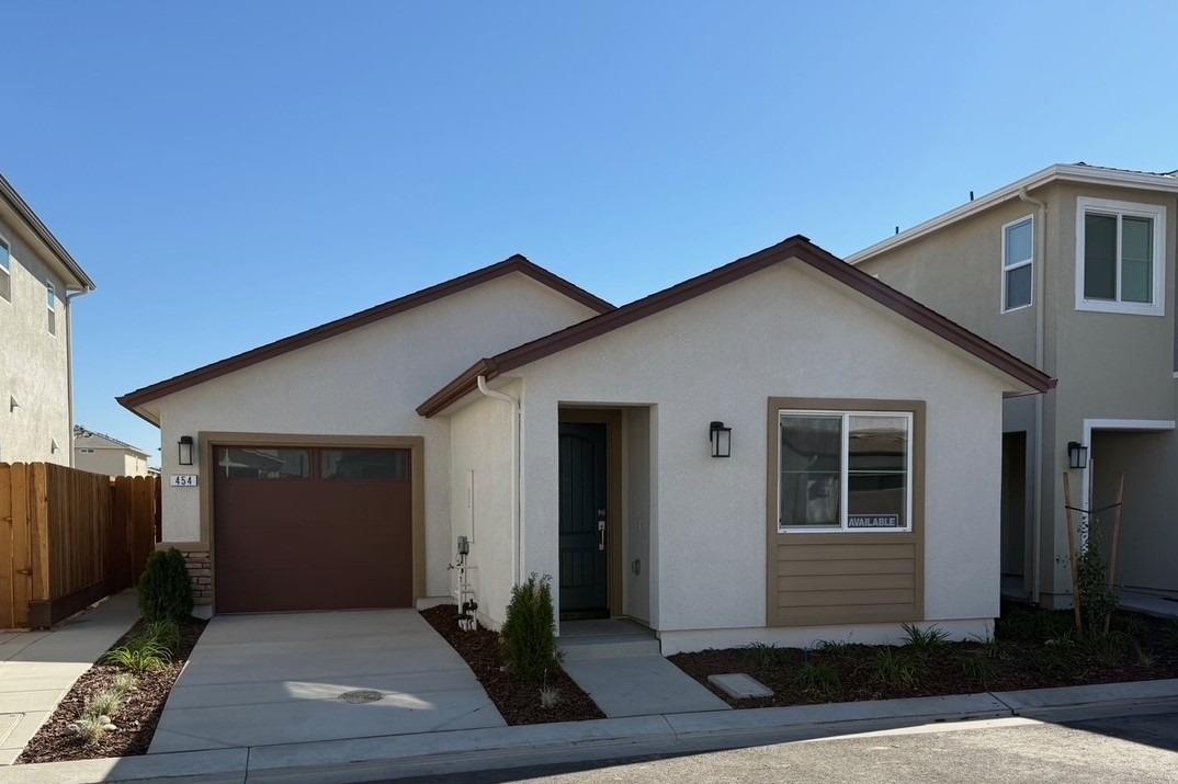 Detail Gallery Image 1 of 11 For 454 Peppercorn Dr, Turlock,  CA 95380 - 2 Beds | 1 Baths