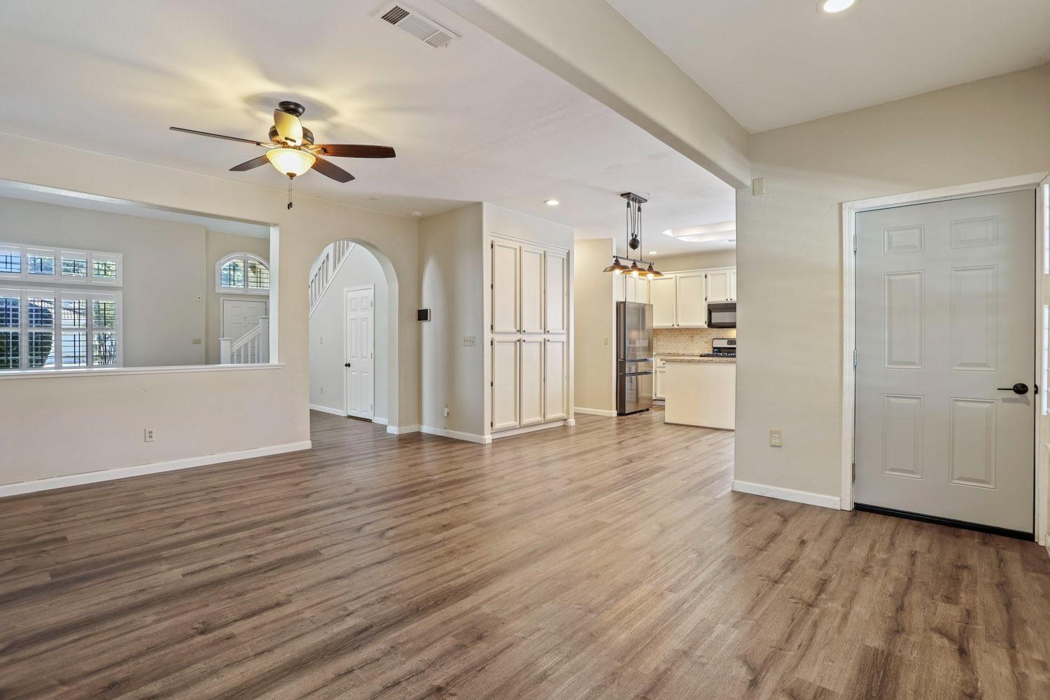 Detail Gallery Image 12 of 44 For 10834 Pleasant Valley Cir, Stockton,  CA 95209 - 3 Beds | 2/1 Baths