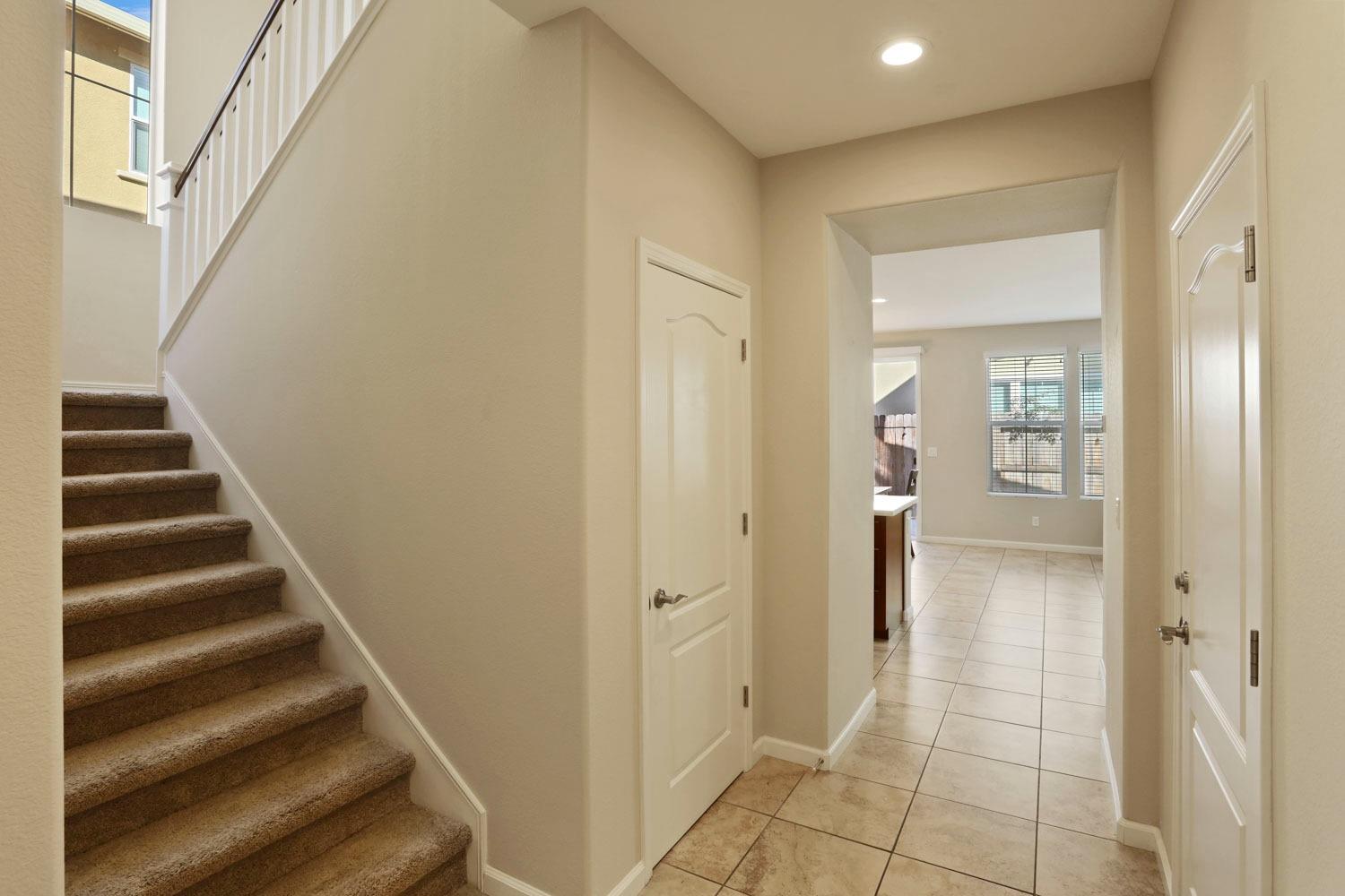 Detail Gallery Image 8 of 39 For 2242 Province Pl, Hughson,  CA 95326 - 3 Beds | 2/1 Baths