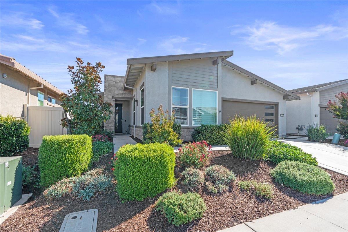 Detail Gallery Image 2 of 24 For 7048 Orbital Ln, Roseville,  CA 95747 - 2 Beds | 2/1 Baths