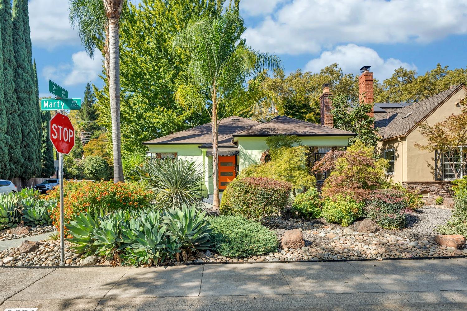 Detail Gallery Image 1 of 1 For 2694 Marty Way, Sacramento,  CA 95818 - 2 Beds | 1 Baths