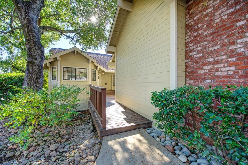 Detail Gallery Image 8 of 58 For 190 Winding Canyon Ln, Folsom,  CA 95630 - 2 Beds | 2 Baths