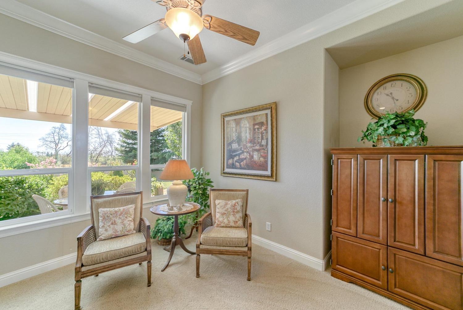 Detail Gallery Image 9 of 37 For 925 Albion Ave, Redding,  CA 96003 - 3 Beds | 2 Baths