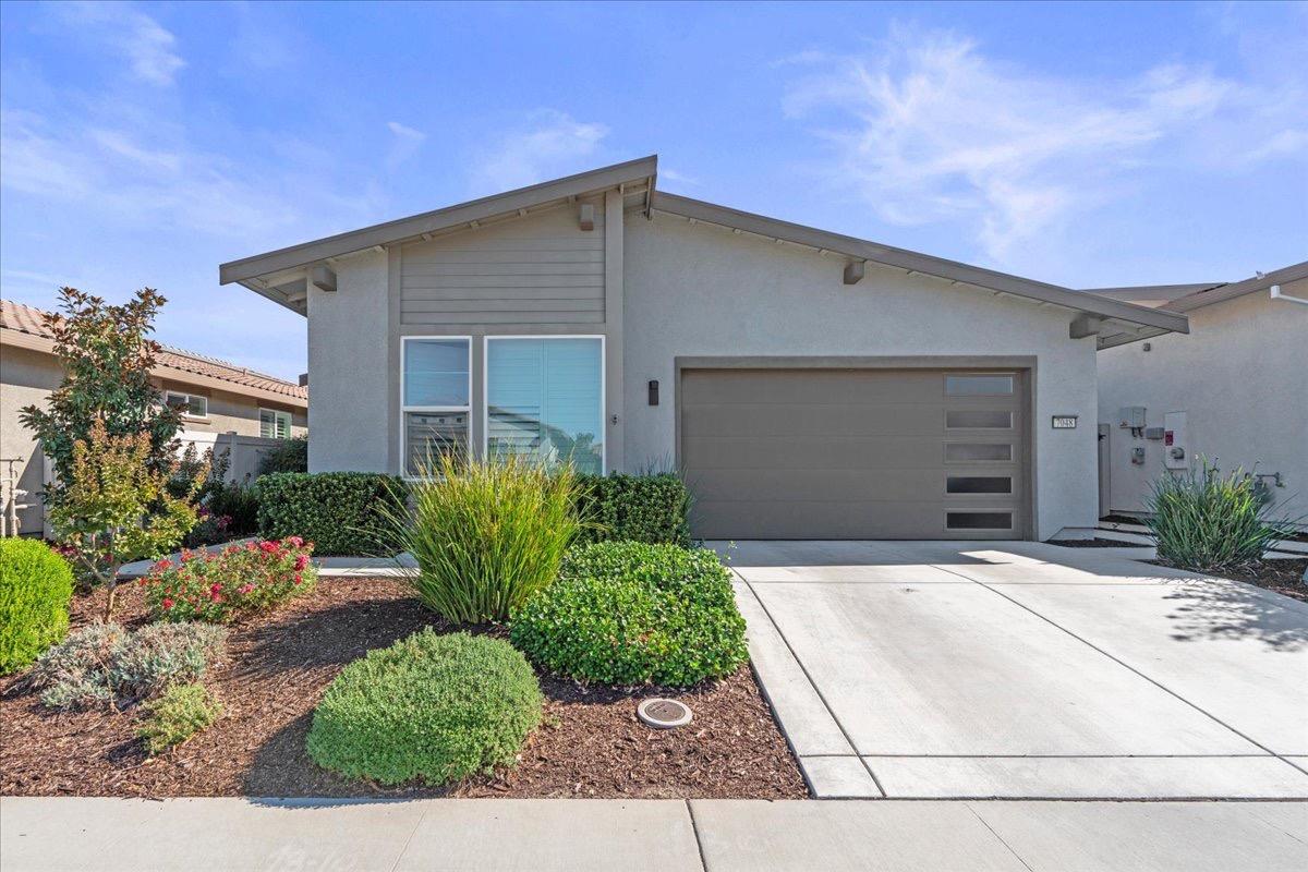 Detail Gallery Image 1 of 24 For 7048 Orbital Ln, Roseville,  CA 95747 - 2 Beds | 2/1 Baths