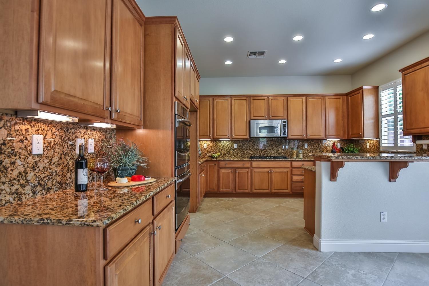 Detail Gallery Image 15 of 74 For 2040 Land End Loop, Roseville,  CA 95747 - 3 Beds | 2 Baths