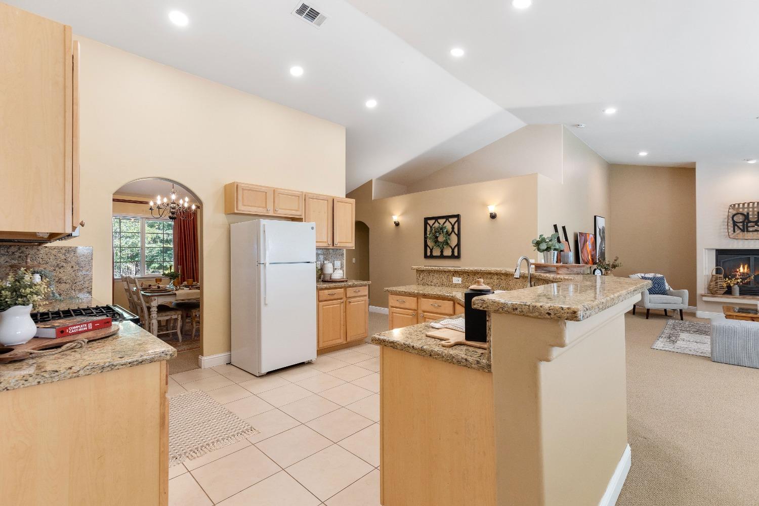 Detail Gallery Image 8 of 39 For 2742 Brown Bear Trl, Cool,  CA 95614 - 3 Beds | 2 Baths