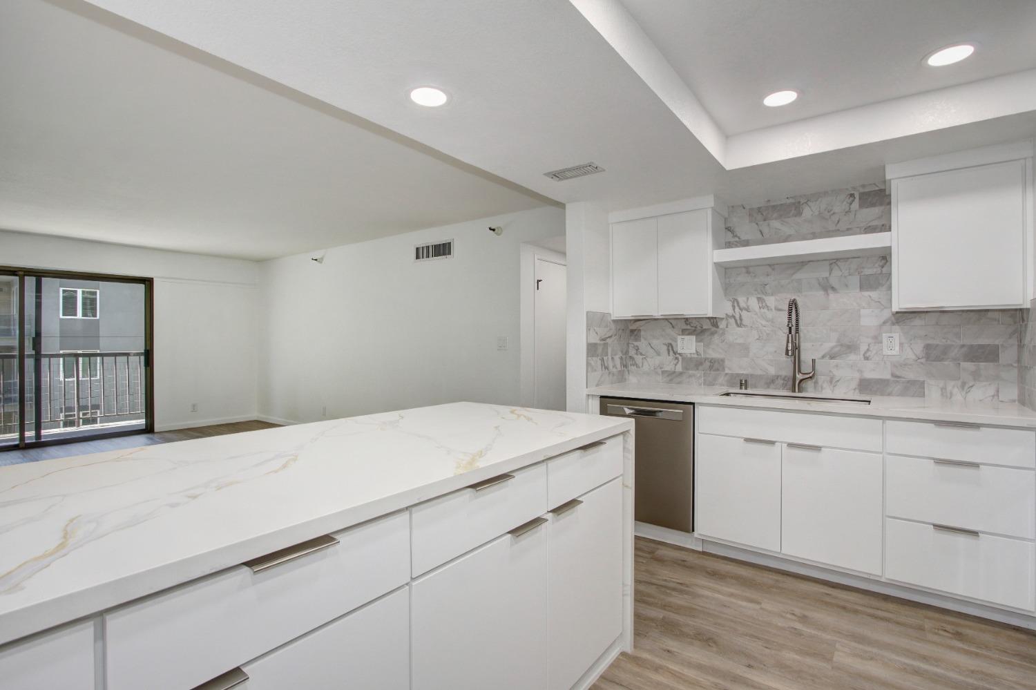 Detail Gallery Image 3 of 52 For 500 N St #504,  Sacramento,  CA 95814 - 2 Beds | 2 Baths