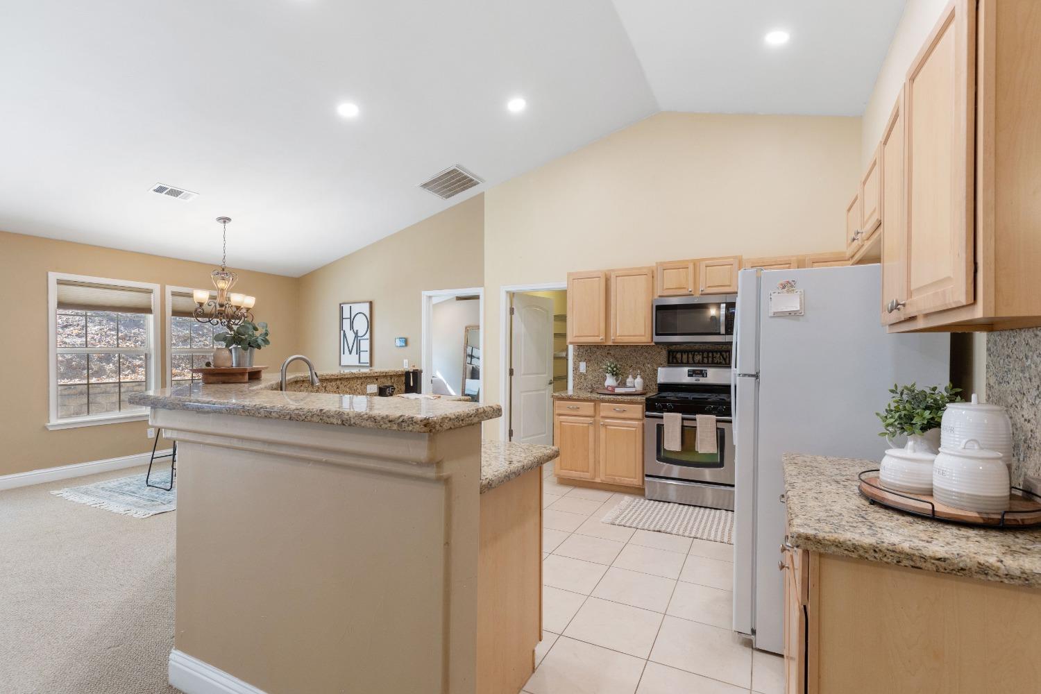 Detail Gallery Image 6 of 39 For 2742 Brown Bear Trl, Cool,  CA 95614 - 3 Beds | 2 Baths