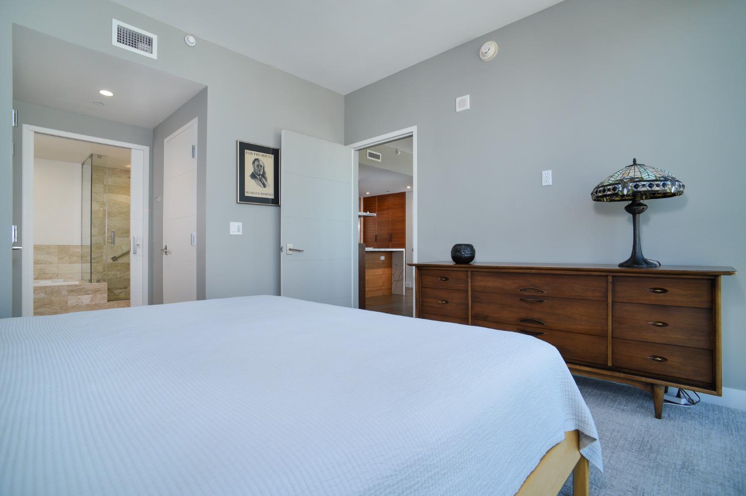 Detail Gallery Image 13 of 65 For 500 J St #1608,  Sacramento,  CA 95814 - 2 Beds | 2/1 Baths