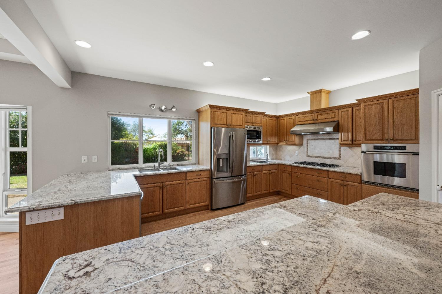 Detail Gallery Image 8 of 65 For 712 Lakecrest Dr, El Dorado Hills,  CA 95762 - 4 Beds | 3/2 Baths